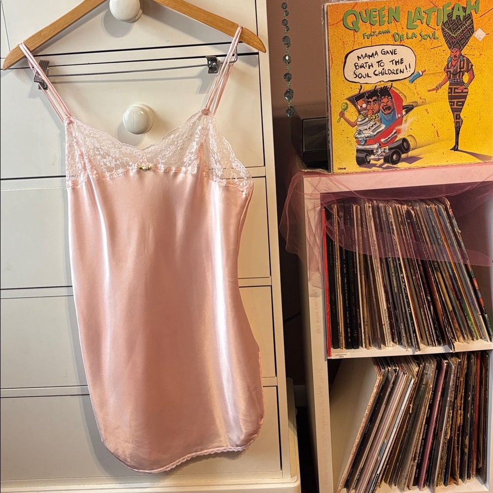 Vintage 80’s Victoria Secret Lace Satin Peach Pink 70s Gold Crown Label Romantic